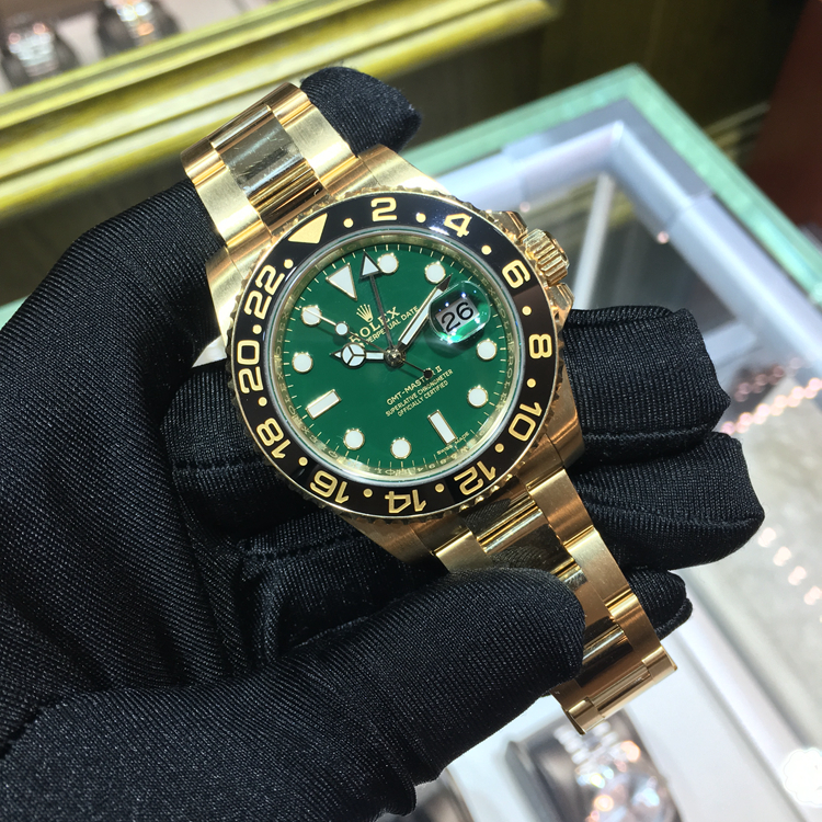 Rolex 劳力士 格林尼治型II系列，116718-LN-78208。40毫米表径，18K黄金表壳，24小时刻度双向旋转外圈，绿色面盘，3点位置为日期显示，自动上弦机械机芯，专柜定价：242300元。 单表无附件。