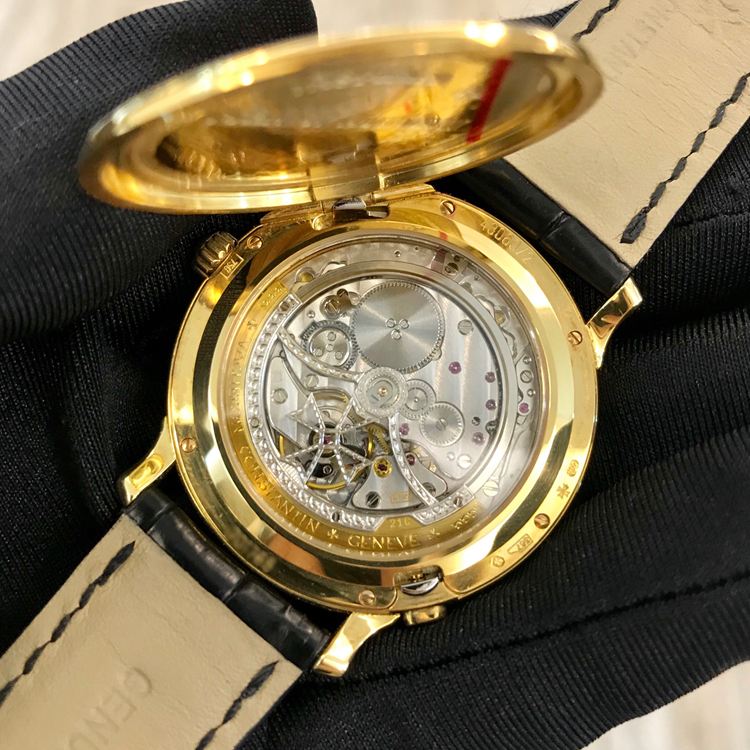 Vacheron Constantin 江诗丹顿 AMERICA BIRD 美国鸟系列，43060/000J-8623。38毫米表径，全球限量10个。此系列是为纪念美国著名自然学家及画家JOHN J.AUDUBON特别制作，以美国自然鸟类为主题，一共12款，每款限量10个，由瑞士著名珐琅大师精工细作18K黄金。由著名珐琅大师MURIEL SECHAUD亲手制作的精美绝伦、栩栩如生的长嘴鸟图案掐丝珐琅表盘原装K金指针表盘、表针、表镜完美无暇。江诗丹顿最顶级系列独有的可掀式将官底盖（内付透明底盖）机芯烙印，代表瑞士最高制表工艺的日内瓦印记精美的21K金侧边人手镂空雕花自动陀自厂CAL.1120自动机械机芯透视底盖。 单表无附件。