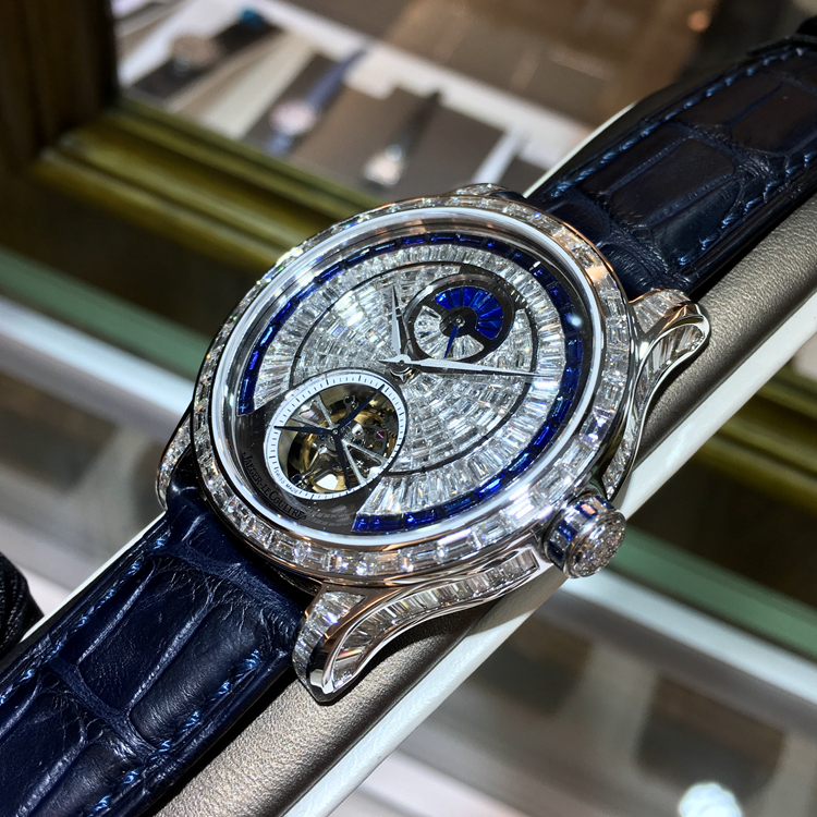Jaeger-LeCoultre 积家 master 大师系列，43毫米表径，18K白金后镶钻表壳面盘，6点位置为陀飞轮装置，自动上弦机械机芯。 全套附件齐全。