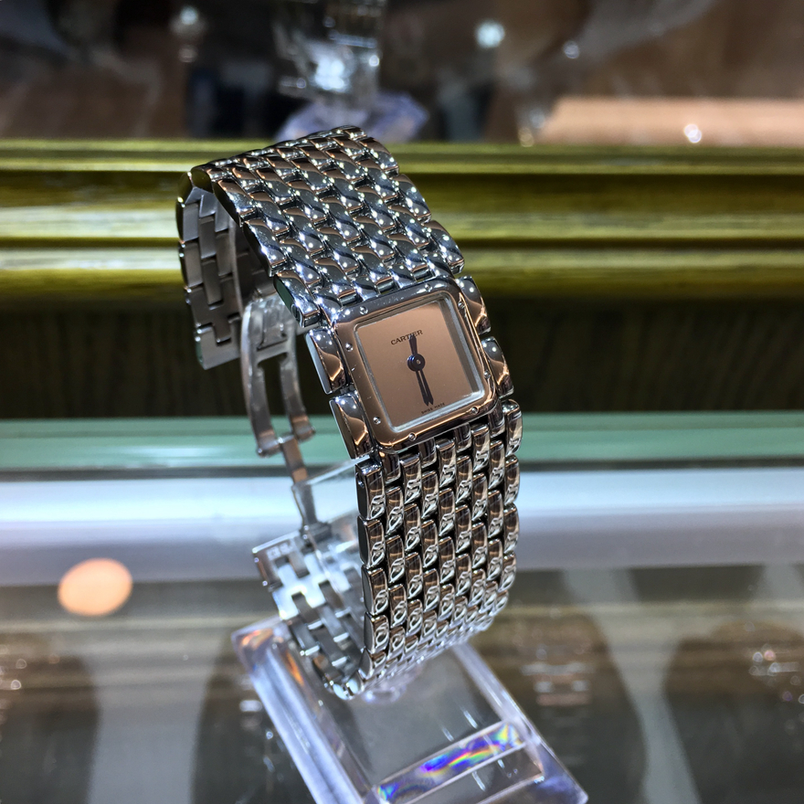 Cartier 卡地亚 女表，17x17毫米表径，精钢表壳，银色面盘，剑形指针，精准石英机芯。 单表无附件。