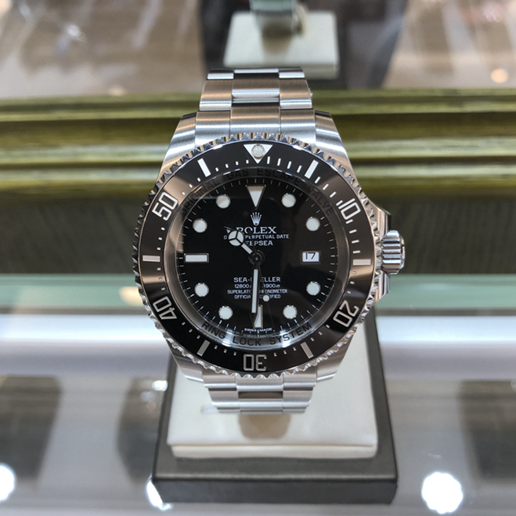 ROLEX 劳力士 DEEPSEA 海使型系列，116660-98210，黑盘水鬼王。44毫米表径，精钢表壳，60分钟渐进刻度单向旋转外圈，配抗刮损Cerachrom陶质字圈，铂金涂层数字及刻度，3点位置日期显示，自动上弦机械机芯。 单表无附件。