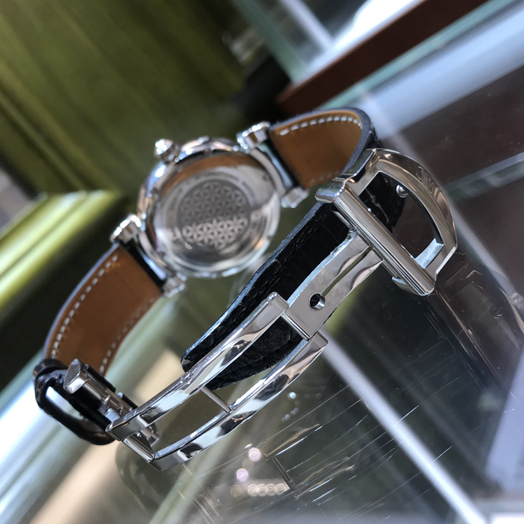 IWC 万国 达文西系列，IW459306。36毫米表径，精钢表壳，白色镀银面盘，12点位置为月相显示，35800自动上弦机械机芯，专柜定价：63700元。 全套附件齐全。