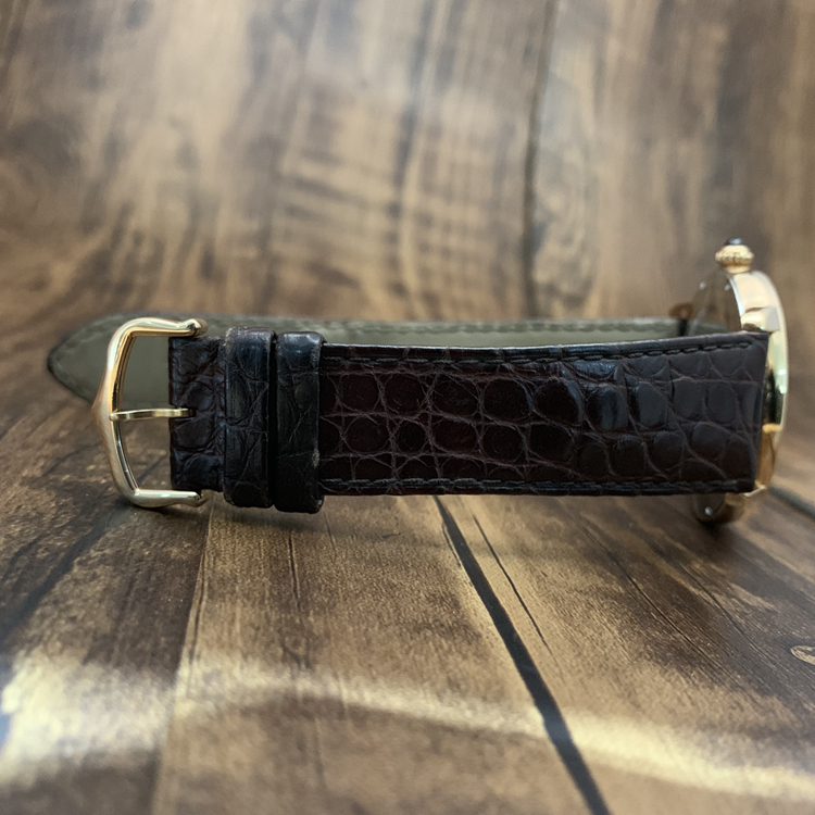 CARTIER 卡地亚 ROTONDE DE CARTIER系列，W6701009。42毫米表径，18K玫瑰金后加钻表壳，银白色面盘，3点位置日期显示，罗马数字时标，自动上弦机械机芯。 单表无附件。