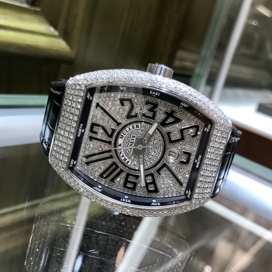 FRANCK MULLER 法兰克穆勒 YACHTING系列，V45。44X53.7毫米表径。精钢后加钻表壳，黑字满天星面盘，6点位置日期显示。自动上弦机械机芯。 全套附件齐全。