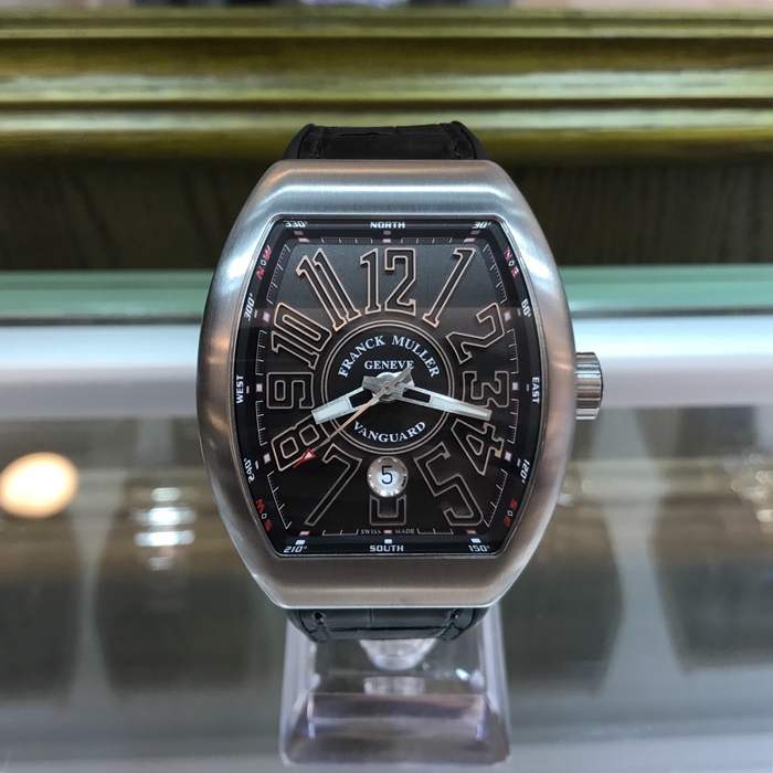 FRANCK MULLER 法兰克穆勒 VANGUARD系列，V 45 SC DT。43.7x53.7毫米表径，精钢表壳，黑色面盘，六点位置日期显示，自动上弦机械机芯，动力储备42小时。 全套附件齐全。