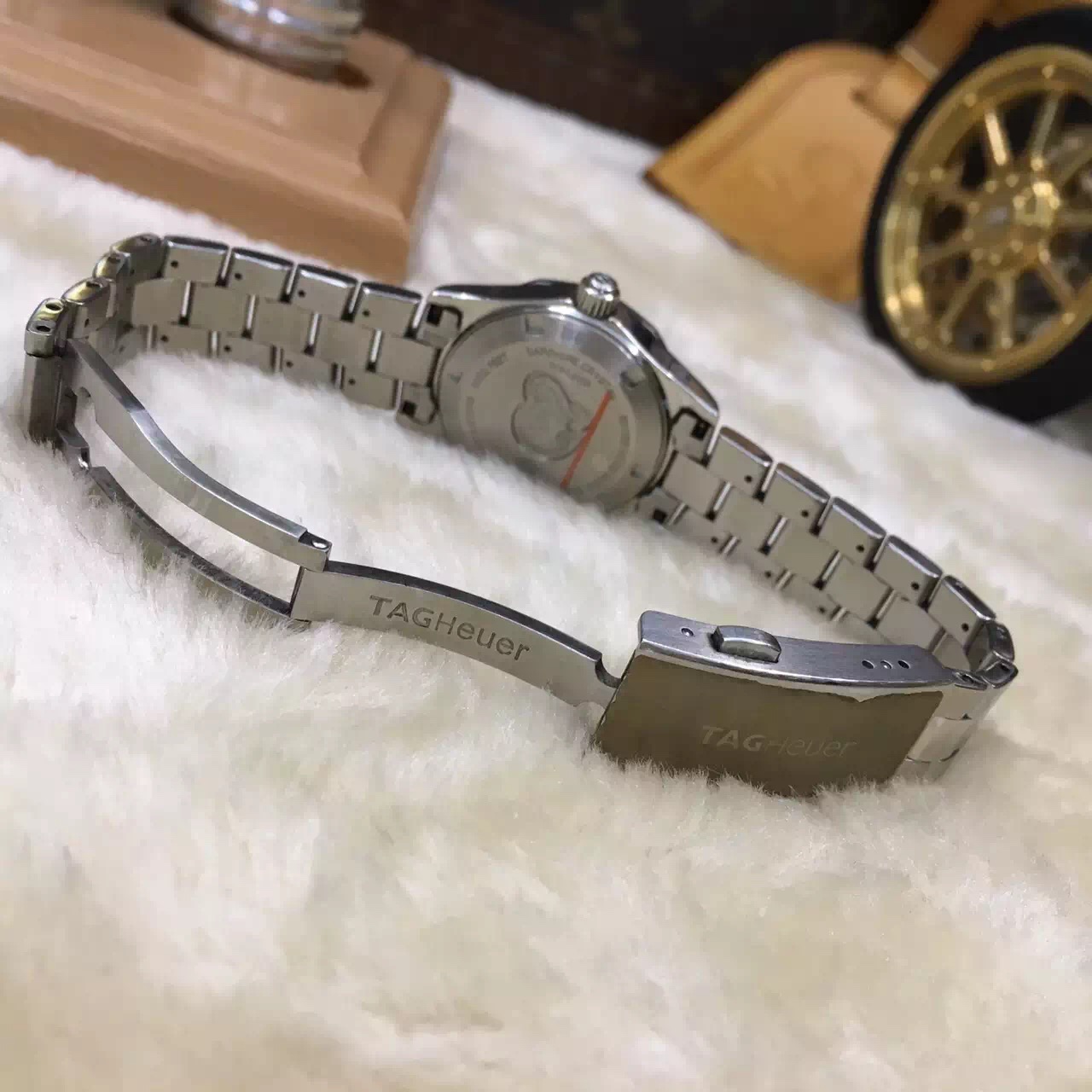 泰格豪雅 竟潜系列，waf1410.ba0823。27毫米表径，精钢表壳。黑色圆形表盘，3点位置日期显示，蓝宝石水晶玻璃表镜，精准石英机芯。 单表无附件。