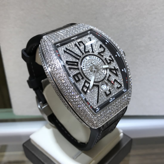 FRANCK MULLER 法兰克穆勒 YACHTING系列，V45。44X53.7毫米表径。精钢后加钻表壳，黑字满天星面盘，6点位置日期显示。自动上弦机械机芯。 全套附件齐全。