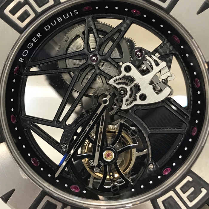 RogerDubuis 罗杰杜彼 历史系列，RDDBSE0185。48毫米表径，钛金属表壳。镂空表盘，蓝宝石水晶玻璃表镜。手动上弦机械机芯，动力储备60小时。 单表无附件。