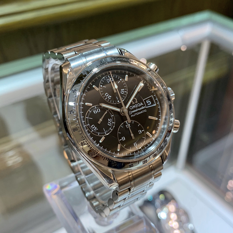 Omega 欧米茄 超霸系列，3513.50.00。39毫米表径，精钢表壳，黑色面盘，3点位置日期显示，计时功能，自动上弦机械机芯，动力储备44小时。 单表无附件。