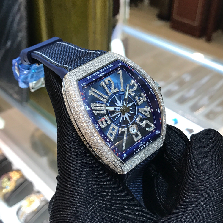FRANCK MULLER 法兰克穆勒 YACHTING系列，V45 后加钻。44X53.7毫米表径。精钢镶钻表壳，深蓝色酒桶型表盘，六点位置日期显示，蓝宝石水晶玻璃表镜，自动上弦机械机芯。 未使用品全套附件齐全。