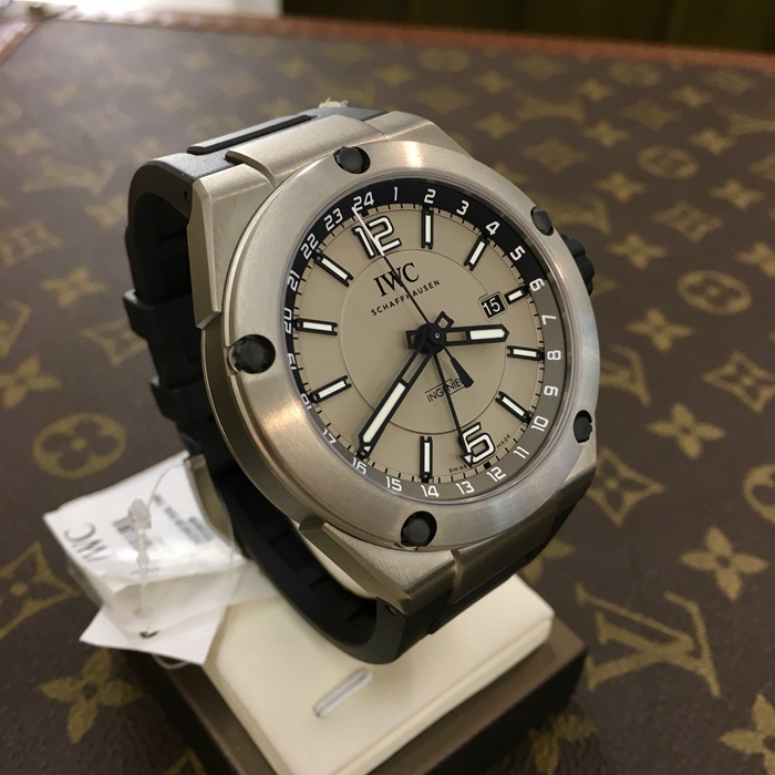 IWC 万国 工程师系列 IW326403。45毫米表径，钛金属表壳，深棕色表盘，三点位置视窗式日期显示，蓝宝石水晶玻璃表镜，自动上弦机械机芯，动力储备42小时。专柜定价：69000港币。 全套附件齐全。