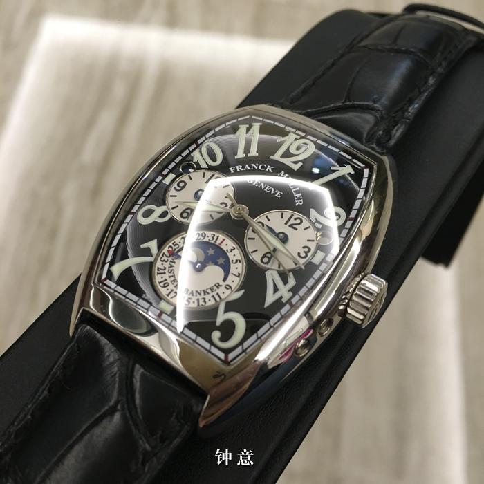 FRANCK MULLER 法兰克穆勒 CINTR?E CURVEX系列，?7880 MB L DT。35.9x50.3毫米表径，18K白金表壳，银白色面盘，六点位置指针式日期显示、月相显示，双时区功能，自动上弦机械机芯，动力储备42小时。专柜定价：295000元。 全套附件齐全。