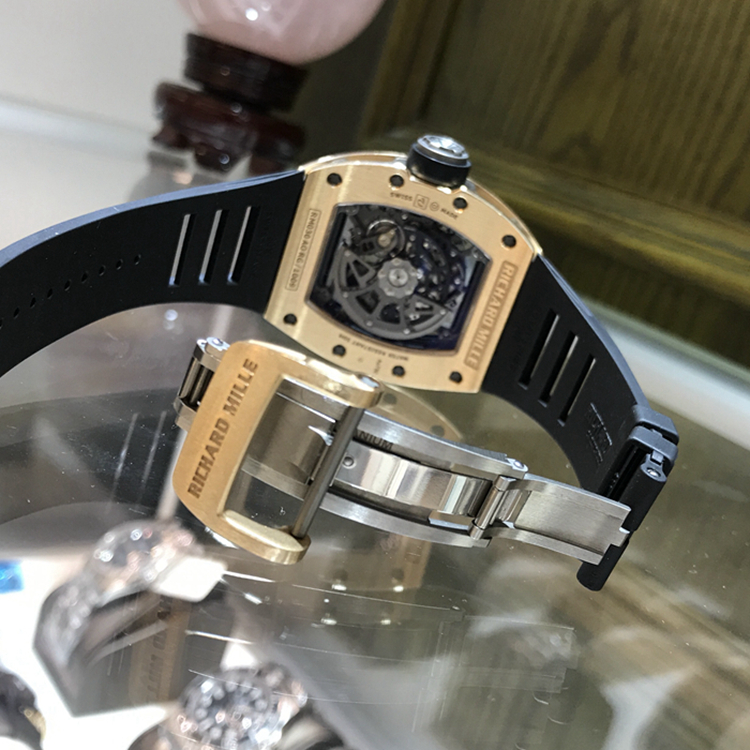 RICHARD MILLE 理查德米勒，RM 030 AO。50*42.7毫米表径，18K玫瑰金表壳，镂空面盘，7点位置日期显示，自动上弦机械机芯。 单表无附件。