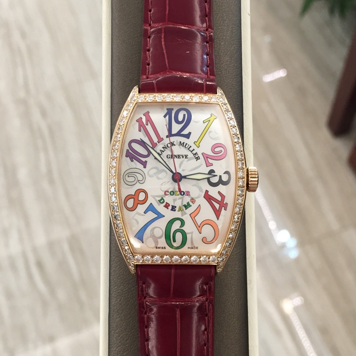 Franck Muller 法兰克穆勒 COLOR DREAMS 系列，5851 M SC COL DRM D 1R，45*32毫米表径，18K玫瑰金，原镶钻圈钻耳，彩字面盘，自动上弦机芯。专柜定价：286000港币。 全套附件齐全。