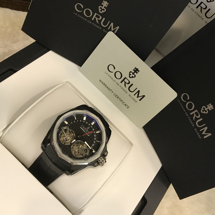CORUM 昆仑 ADMIRAL'S CUP 海军上将杯，108.201.95/0F01 AN20，44毫米表径，钢间陶瓷。四五点位置、七八点位置镂空陀飞轮装置。手动上链机械机芯。 未使用品全套附件齐全。