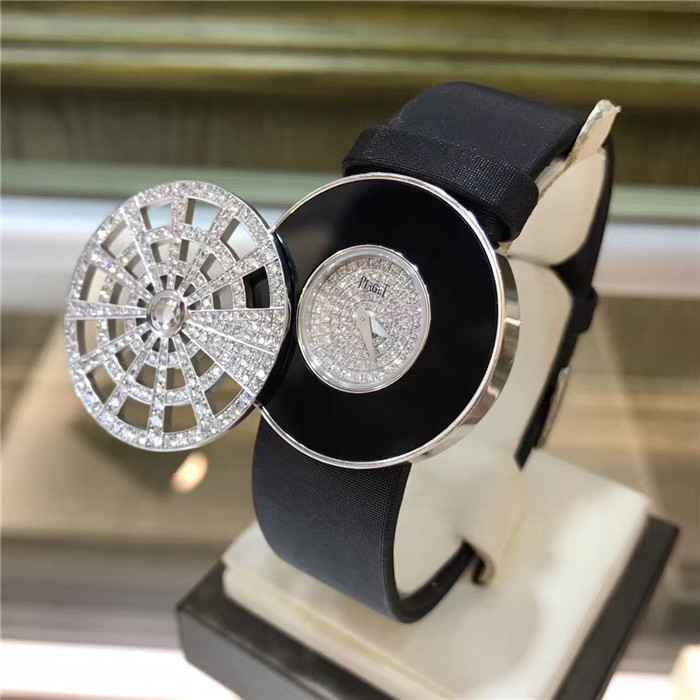 PIAGET 伯爵 LIMELIGHT高级珠宝系列腕表，G0A33186。30毫米表径，钻石满天星盘面， 精准石英机芯， 旋转式钻石白金镂空表盖， 配套珠宝系列项链。