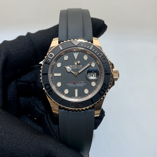 Rolex 劳力士 游艇名仕型系列，116655。40毫米表径，18K玫瑰金表壳，双向旋转60分钟刻度外圈，配亚光黑色陶质字圈，磨光立体数字及刻度，自动上弦机械机芯，动力储备48小时。  单表无附件。