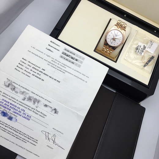 PATEK PHILIPPE 百达翡丽 复杂功能系列，5396R-010。38.5毫米表径，18K玫瑰金表壳，莹白表盘和金质立体时标，视窗式星期、日期和月份显示，以及月相显示。自动上弦机械机芯。  全套附件齐全。