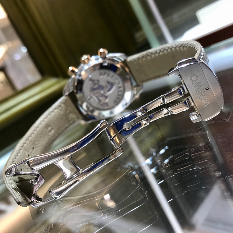 Omega 欧米茄 超霸系列，卡布奇诺 324.23.38.50.02.002。欧米茄专利Sedna 18k玫瑰金/精钢表壳，38毫米表径，自动机械女表，带计时，日期显示功能。专柜定价：46100元。 未使用品单表附保卡。