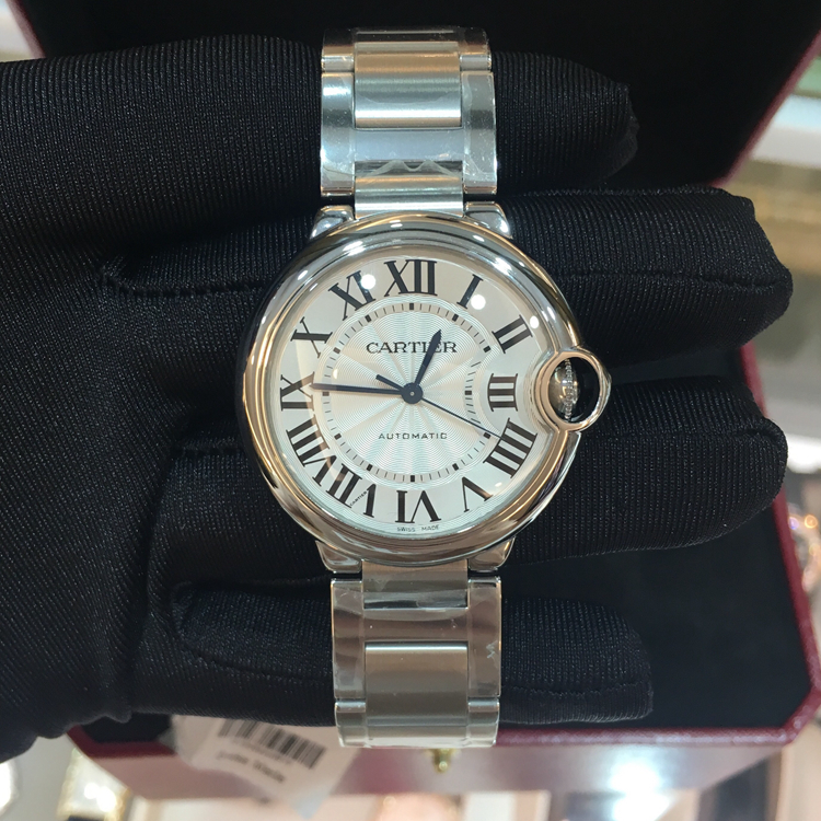 Cartier 卡地亚 Ballon Bleu 蓝气球系列，W6920046。36.6毫米表径，精钢表壳，镀银面盘，罗马数字时标，Cal.076自动上弦机械机芯，专柜定价：45400 元。 未使用品全套附件齐全。