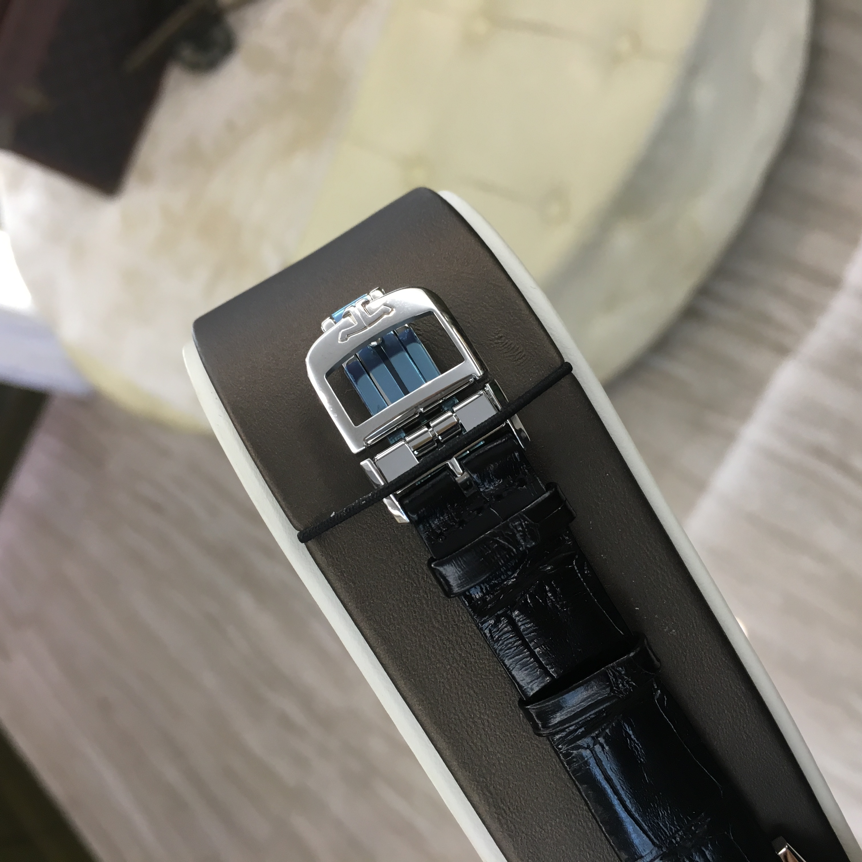 Jaeger-LeCoultre 积家 约会系列 Q3448421。34毫米表径，精钢原镶钻表壳，白色面盘，自动上弦机械机械。专柜定价：106000元。 全套附件齐全。