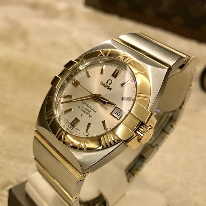Omega 欧米茄 星座系列，39毫米表径，18K黄金/精钢，三点位置视窗式日期显示，自动上弦机械机芯。 单表无附件。