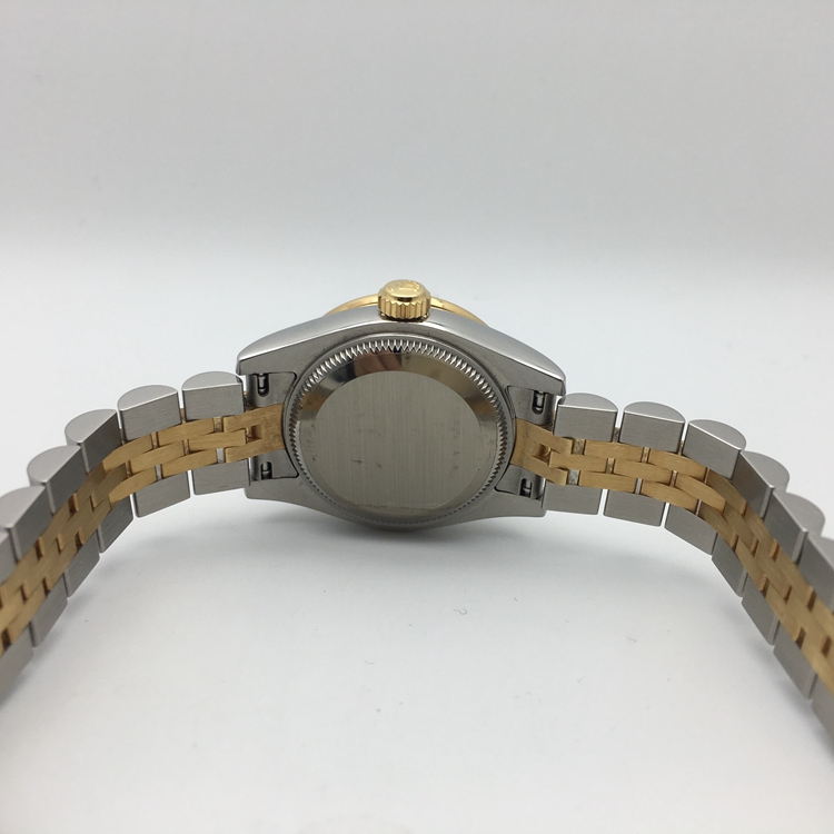 Rolex 劳力士 女装日志型系列，179383。26毫米表径，18K黄金/精钢原钻表壳，黑色珍珠母贝面盘，钻石时标，防反光凸透式放大（2.5倍）日历窗，Cal.2235自动上弦机械机芯，动力储备48小时。专柜定价：141800元。 全套附近齐全。