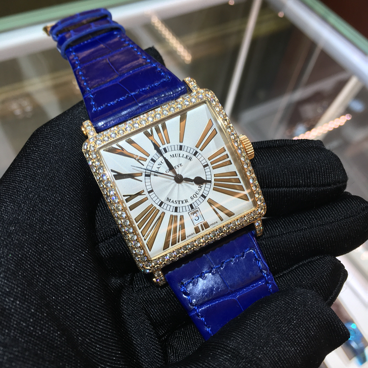 FRANCK MULLER 法兰克穆勒，6000 H SC DT D。36*36毫米表径，18K玫瑰金表壳镶嵌钻石，白色面盘，罗马数字时标，6点位置日期显示，自动上弦机械机芯。 单表无附件。