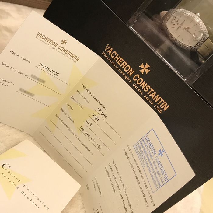 Vacheron Constantin 江诗丹顿 EGERIE系列 25541/000G-9261。27.5x37.1毫米表径。18k白金镶钻表壳，珍珠贝母表盘，12点，6点钻石阿拉伯数字时标。蓝宝石水晶玻璃镜面。精准石英机芯。专柜定价：314000元。 全套附件齐全。