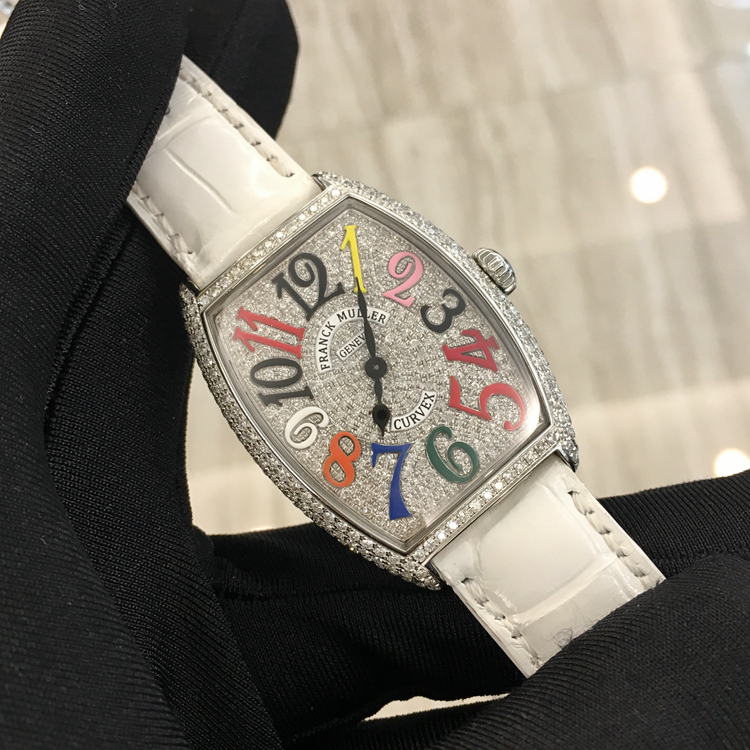 FRANCK MULLER 法兰克穆勒，FM2852。精钢后加钻满天星彩字面盘，43X32mm中号女表，采用国外最顶级的钻石及镶工，精准石英机芯。 未使用品全套附件齐全。