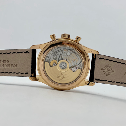 PATEK PHILIPPE 百达翡丽 复杂功能时计系列，5960R-010。40毫米表径，18K玫瑰金表壳。黑漆表盘，金质立体时标。2点、10点和12点位置分别设置了视窗式月份、星期和日期显示、计时功能。蓝宝石水晶玻璃表镜。自动上弦机械机芯，动力储备55小时。专柜定价：560300元。  单表无附件。