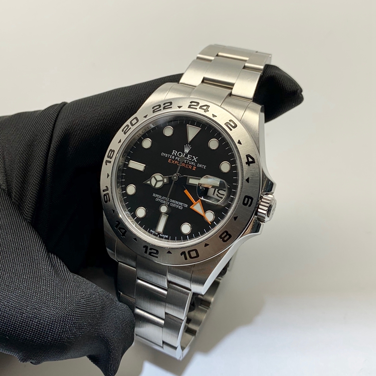 Rolex 劳力士 探险家型系列，216570-77210。42毫米表径，精钢表壳，黑色面盘，配有大箭头的橙色24小时指示针，3点位置日期显示、双时区功能，cal.3187自动上弦机械机芯。专柜定价：63100元。 单表无附件。