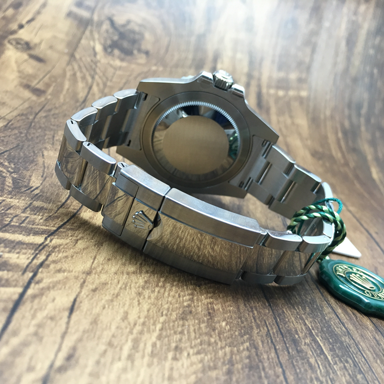 Rolex 劳力士 格林尼治型II系列，116710BLNR-78200。40毫米表径，精钢表壳，24小时刻度双向旋转外圈；双色（蓝、黑）Cerachrom陶质字圈，镌有数字及刻度，黑色面盘，中央时、分及秒针；24小时显示；瞬时变更独立指针显示第二时区时间；瞬跳日历；秒针暂停功能以准确调校时间，自产3186型自动上弦机械机芯，动力储备约48小时，专柜定价：69300元。 全套附件齐全。