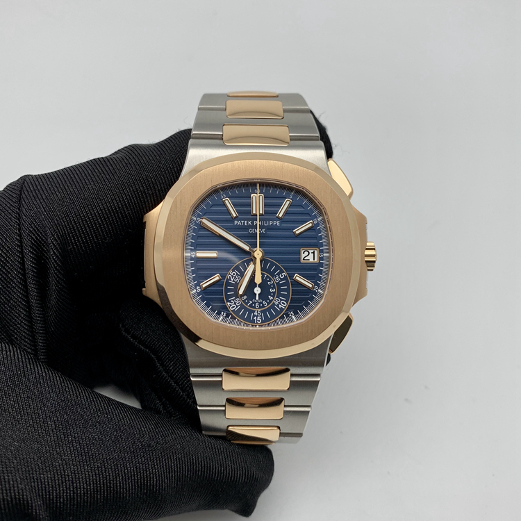 PATEK PHILIPPE 百达翡丽 NAUTILUS 运动系列，5980/1AR-001。40.5毫米表径，蓝色渐变表盘，覆荧光涂层金质立体时标，中心大秒针，3点位置日期先，6点位置设有60分钟和12小时单计时器，计时功能，CH 28-520 C自动上弦机械机芯，动力储备55小时，专柜定价：456500元。 单表无附件。