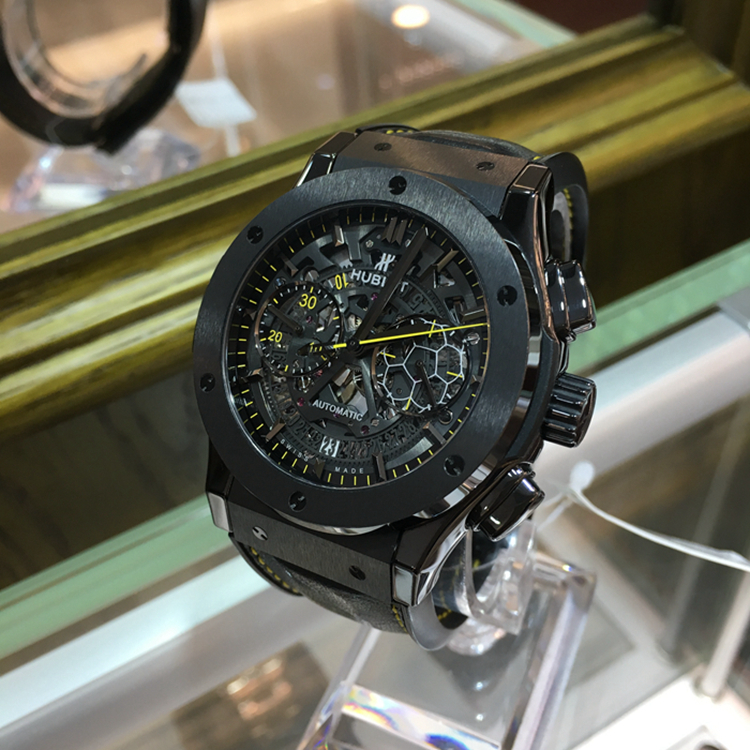 Hublot 宇舶 经典融合系列，525.CM.0179.VR.PEL14。45毫米表径，陶瓷表壳，黑色面盘，6点位置日期显示，计时功能，自动上弦机械机芯，动力储备42小时。专柜定价：126000元。 单表无附件。