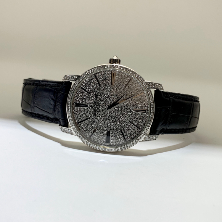 Vacheron Constantin 江诗丹顿 传承系列，82673/000G-9821。38毫米表径，18K白金原钻表壳，满天钻面盘，4400手动上弦机械机芯，动力储备65小时。专柜定价：476000元。 全套附件齐全。