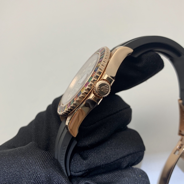 Rolex 劳力士 游艇名仕型系列，116695。40毫米表径，18K玫瑰金宝石表壳，满天星面盘，3点位置日期显示，自动上弦机械机芯。 单表无附件。