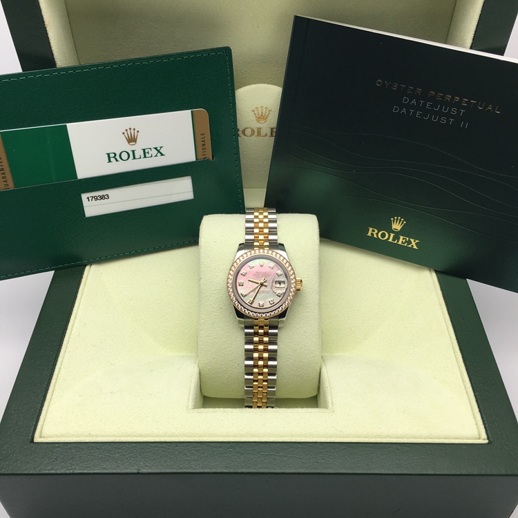 Rolex 劳力士 女装日志型系列，179383。26毫米表径，18K黄金/精钢原钻表壳，黑色珍珠母贝面盘，钻石时标，防反光凸透式放大（2.5倍）日历窗，Cal.2235自动上弦机械机芯，动力储备48小时。专柜定价：141800元。 全套附近齐全。
