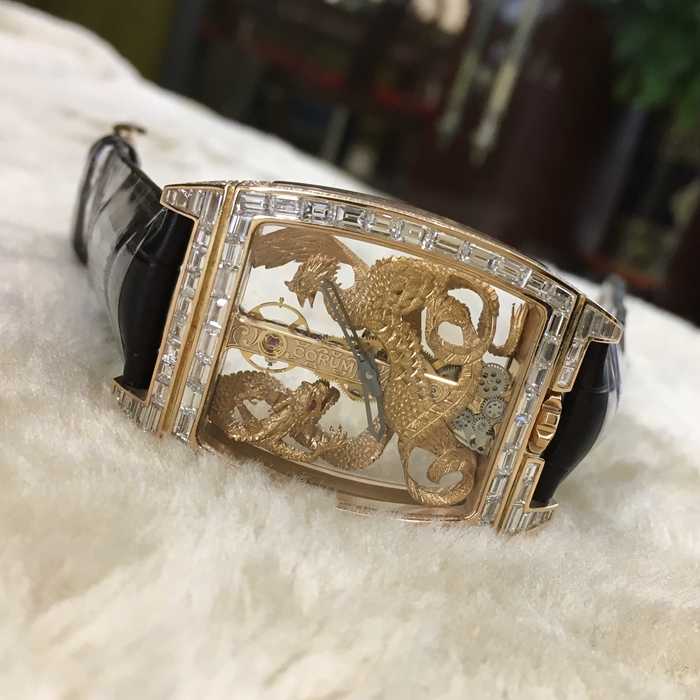 CORUM 昆仑 CORUM BRIDGE 昆仑桥系列，B113/02615。31x51毫米表径，18K玫瑰金表壳。全镂空酒桶型面盘，手动上弦机械机芯，动力储备40小时。 单表无附件。