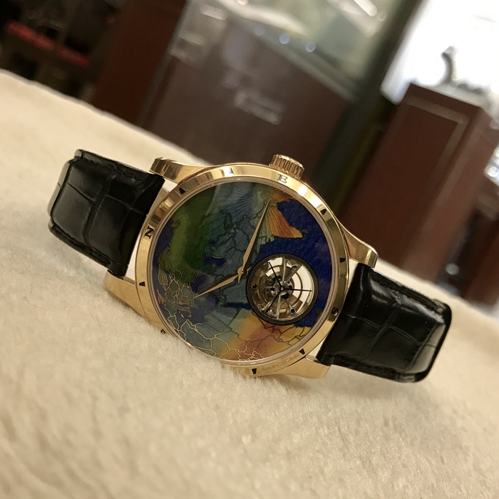 Jaeger-LeCoultre 积家 master 大师系列，Q1652423。43毫米表径，18K玫瑰金表壳，珐琅掐丝彩绘，罕见亚非欧板块，6点位置陀飞轮装置。全球限量30枚。自动上弦机械机芯，动力储备48小时。 全套附件齐全。