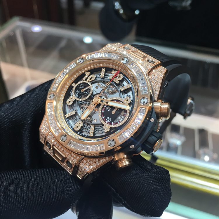 Hublot 宇舶 Bigbang 大爆炸系列，411.OX.1180.RX.0904。45毫米表径，18K玫瑰金后镶T方钻圈，计时功能，HUB 1242 Unico自动上弦机械机芯，原钻参考价：611500元。 单表无附件。