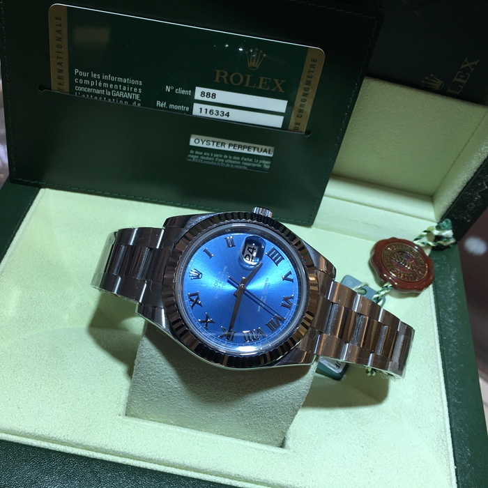 Rolex 劳力士 日志型系列，116334。41毫米表径，18K白金/精钢表壳，深蓝色面盘，罗马数字时标，3点位置日历显示，自产3136型自动上弦机械机芯，动力储备48小时。 未使用品全套附件齐全。