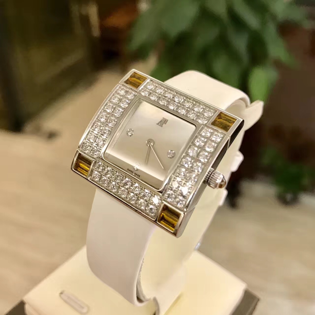 AP爱彼女表 表径27*28mm 18k白金钻石外圈 贝母表盘 钻石刻度