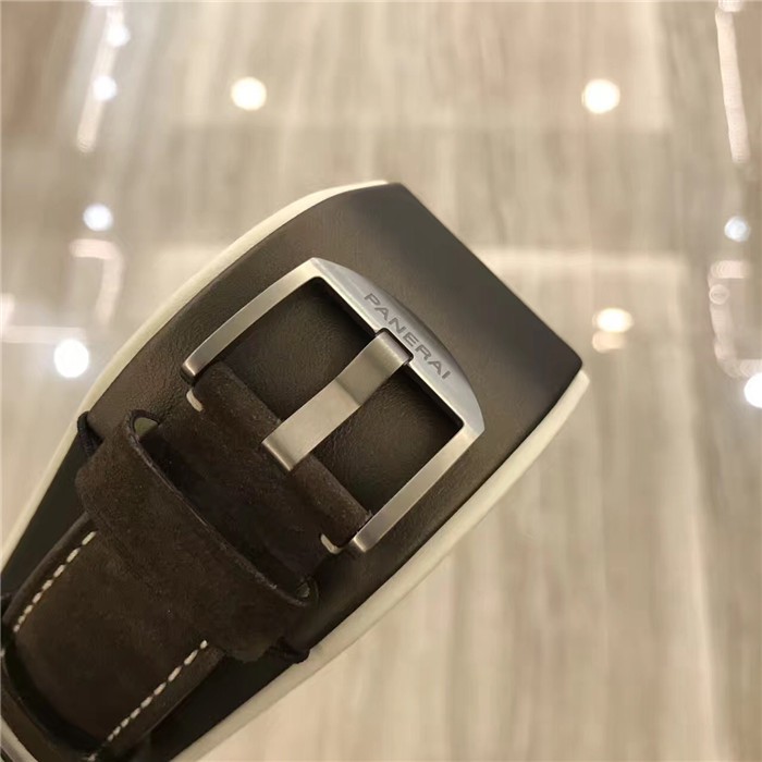 Panerai 沛纳海 RADIOMIR 1940系列，PAM00619。磨砂钛金属表壳，表径45毫米，附夜光阿拉伯数字及小时标示。9点钟位置设小秒针。刚玉制成蓝宝石水晶表镜。沛纳海自产 P.4000手动上链机械式机芯，两个发条盒，动力储备72小时（3日）。专柜定价：75500元。