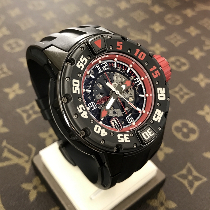 RICHARD MILLE 理查德米勒 男士系列，RM 028。47毫米表径，钛金属表壳，日期显示功能，史泰龙同款，热门款清凉必备神器。全球限量30枚。专柜定价：650000元。 单表无附件。