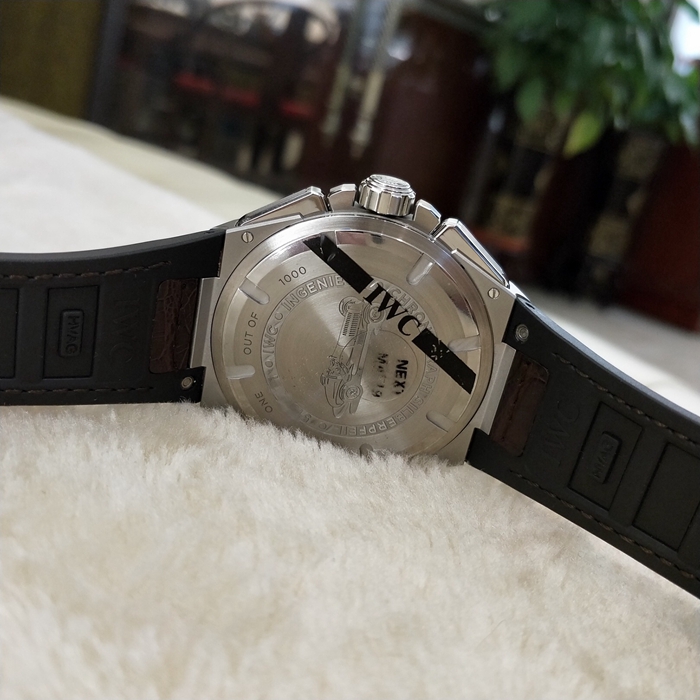 IWC 万国 工程师系列，IW378505。45毫米表径，精钢表壳，精美日内瓦纹银色盘面，双面防反光平面蓝宝石玻璃表镜，旋入式表冠，自动上弦机械机芯，动力储备64小时。专柜定价：85800元。 全套附件齐全。