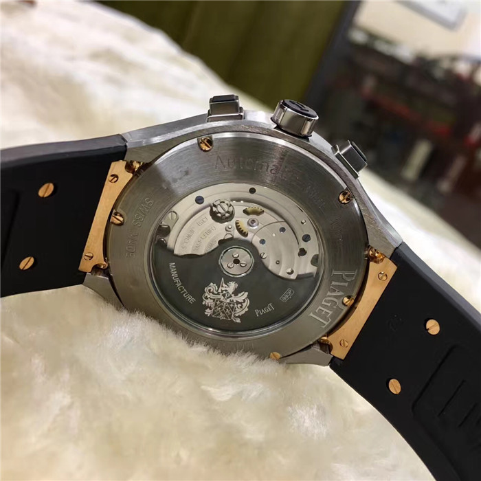 PIAGET 伯爵 POLO系列，G0A36002。45毫米表径，钛金属/18K玫瑰金表壳，黑色面盘，18K玫瑰金荧光时标，配有小秒针，备有日期显示和第二时区功能。蓝宝石水晶透明底盖，搭载伯爵制880P PVD手动上链超薄计时机械机芯。专柜定价：209700元。 未使用品全套附件齐全。