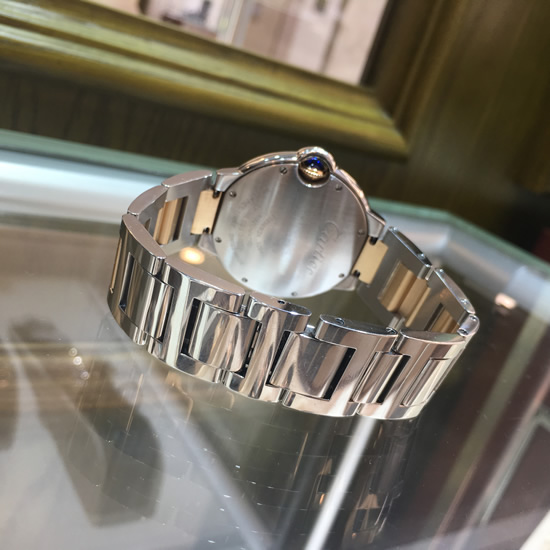 Cartier 卡地亚 Ballon Bleu 蓝气球系列，W2BB0011。精钢/18K玫瑰金表壳，珍珠贝母面，罗马数字时标，剑形蓝钢指针，自动上弦机械机芯，专柜定价：67000元。 单表无附件。
