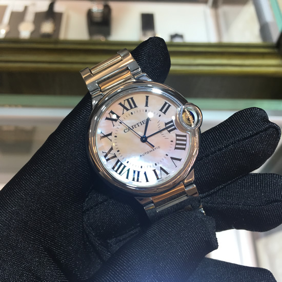 Cartier 卡地亚 Ballon Bleu 蓝气球系列，W2BB0011。精钢/18K玫瑰金表壳，珍珠贝母面，罗马数字时标，剑形蓝钢指针，自动上弦机械机芯，专柜定价：67000元。 单表无附件。