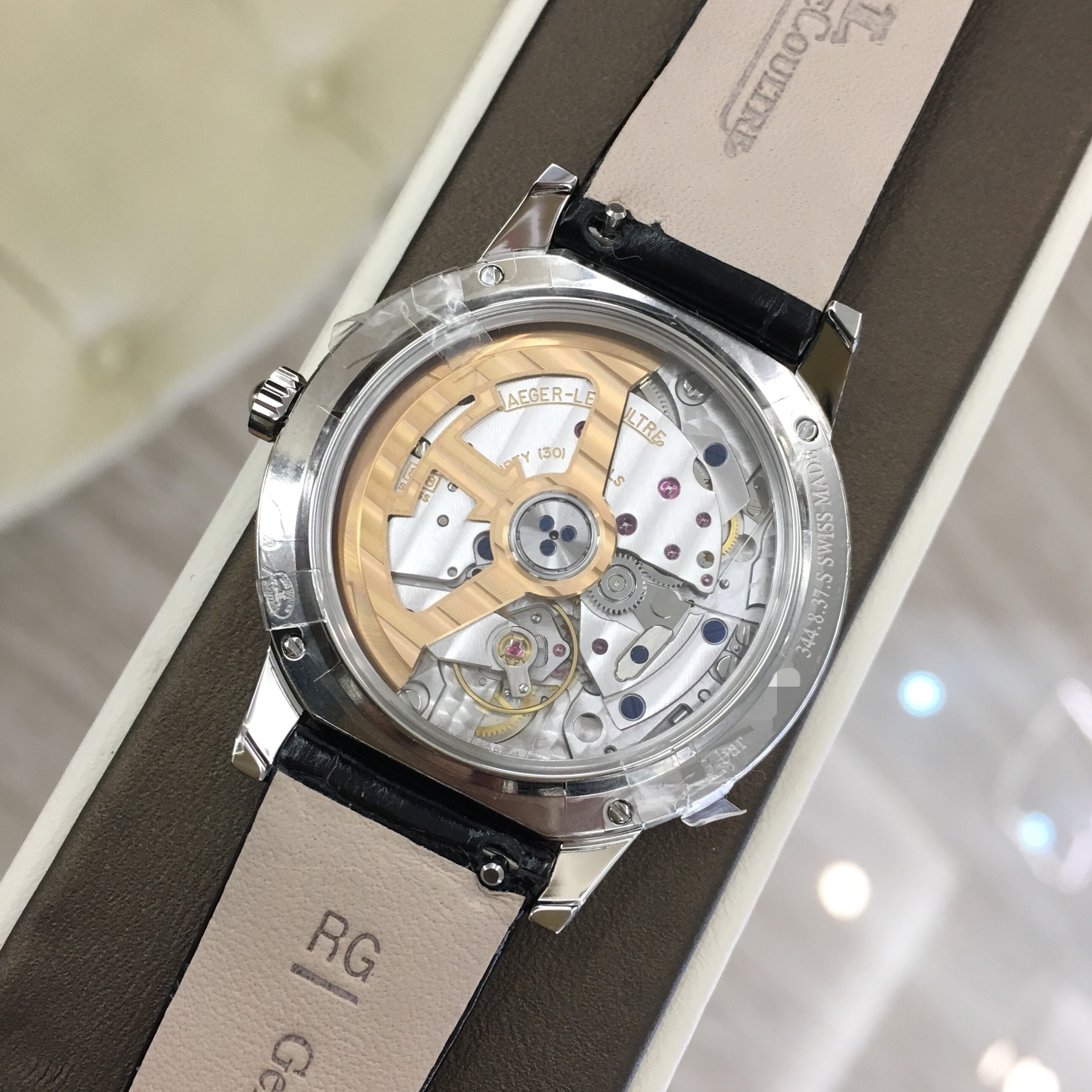 Jaeger-LeCoultre 积家 约会系列 Q3448421。34毫米表径，精钢原镶钻表壳，白色面盘，自动上弦机械机械。专柜定价：106000元。 全套附件齐全。